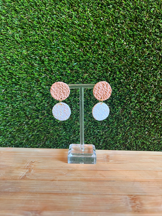 Small neutral bi drop. White and nudish pink