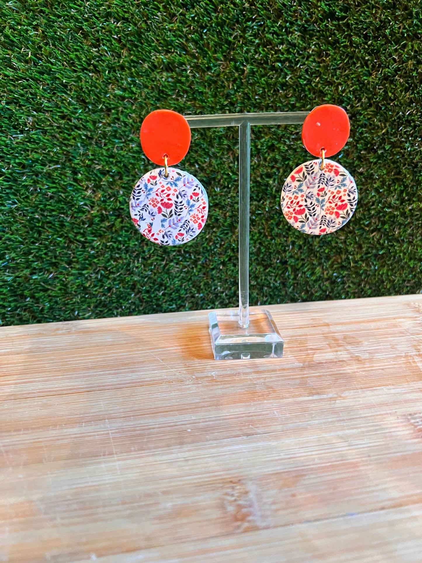 Floral Round with red accent