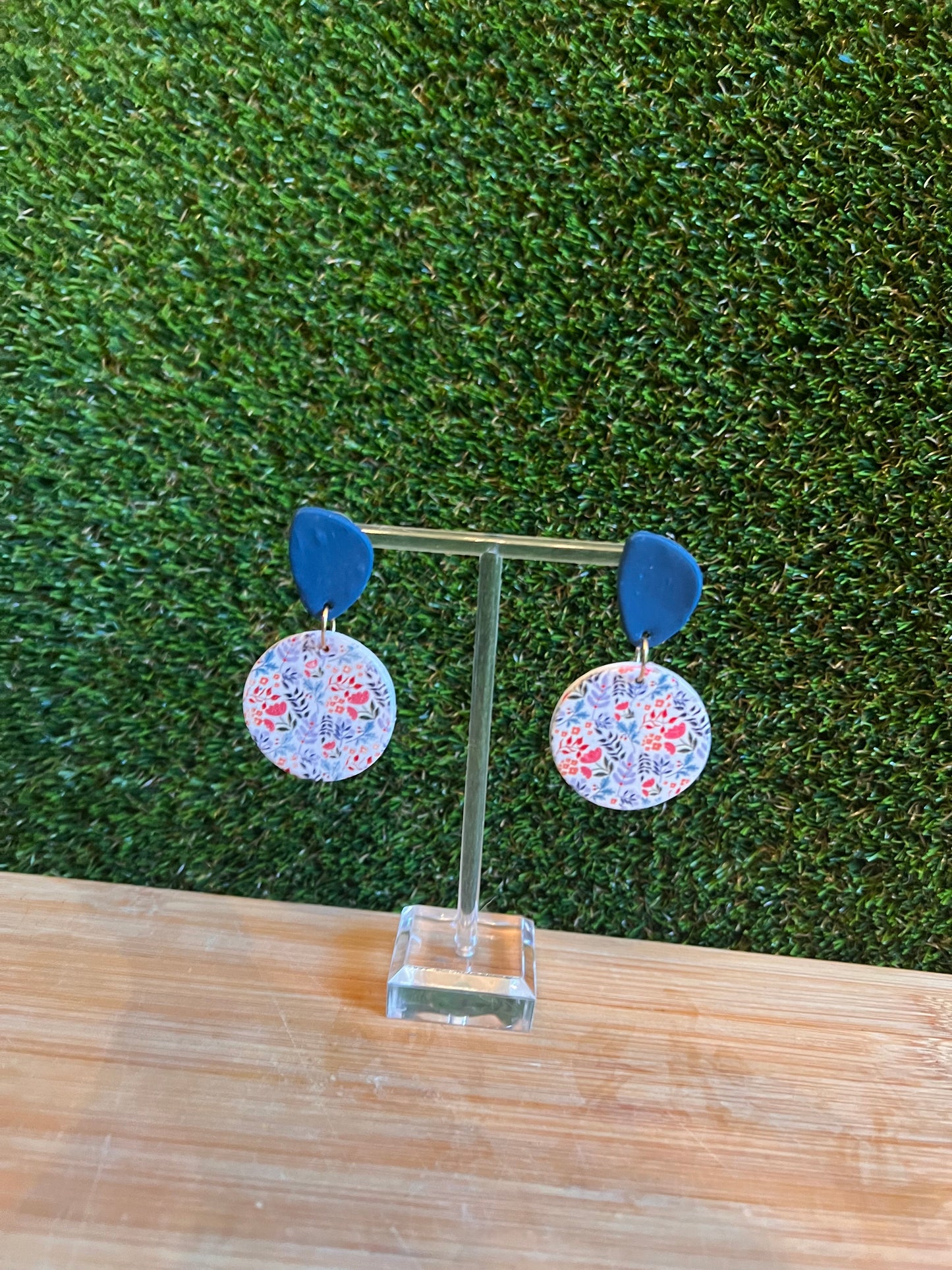 Floral Round with blue accent